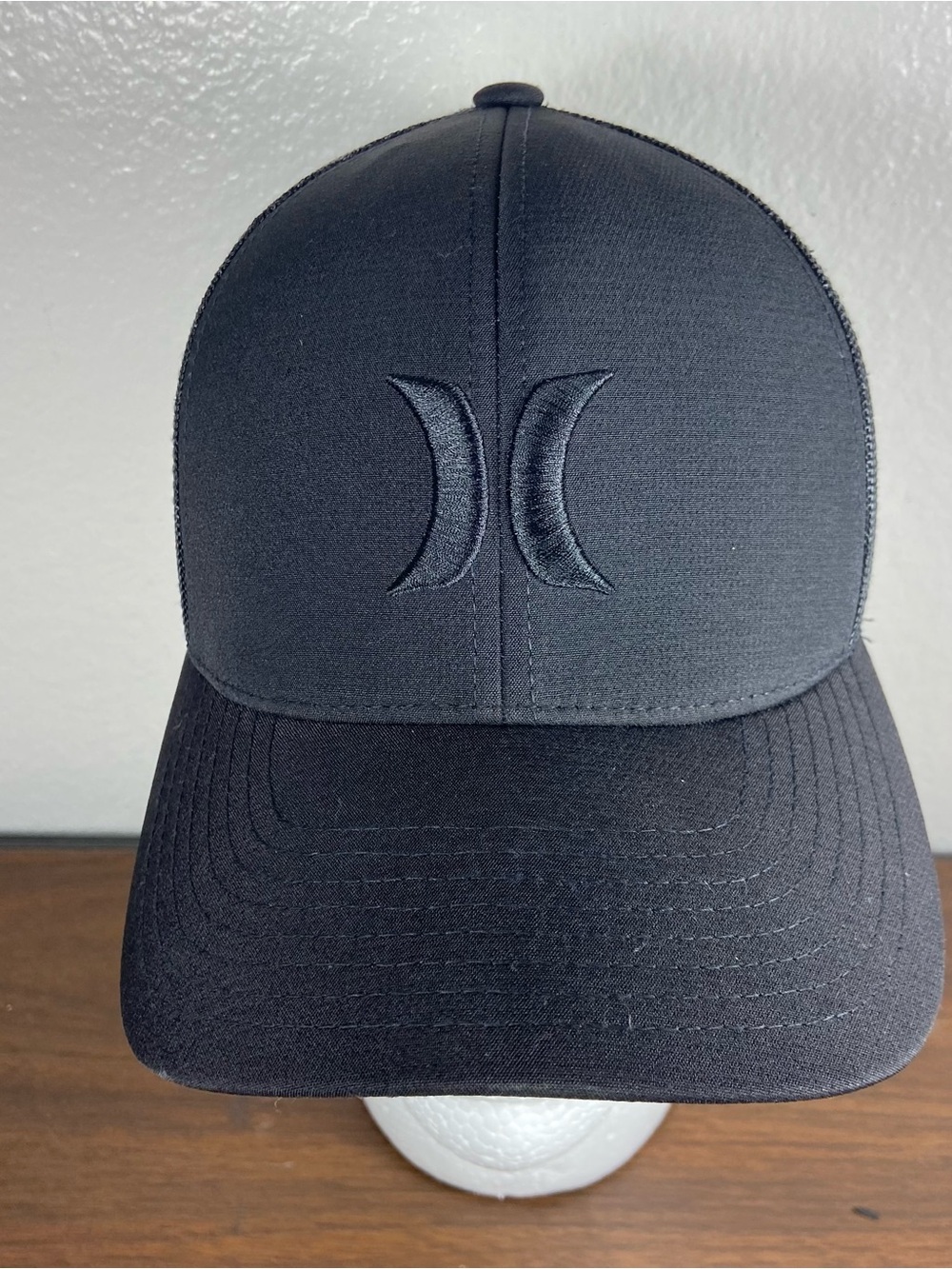 Hurley All-Black Embroidered Logo Cap